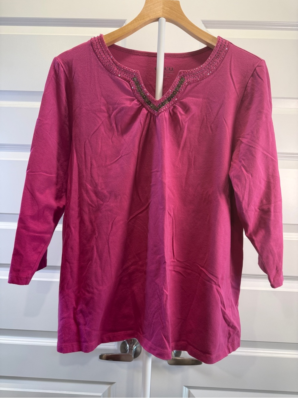 Women’s Beaded V‑Neck Tunic Top in Fuchsia